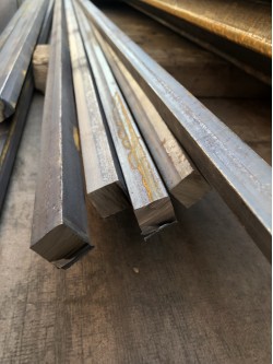 Квадрат стальной