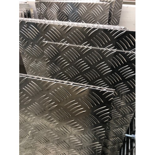 Лист алюминиевый рифленый КВИНТЕТ АМг2Н2Р 3х1500х3000